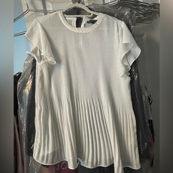 NWOT Adrianna Papell Blouse Ivory Pleated Flutter Sleeve small dirt mark - Picture 3 of 8